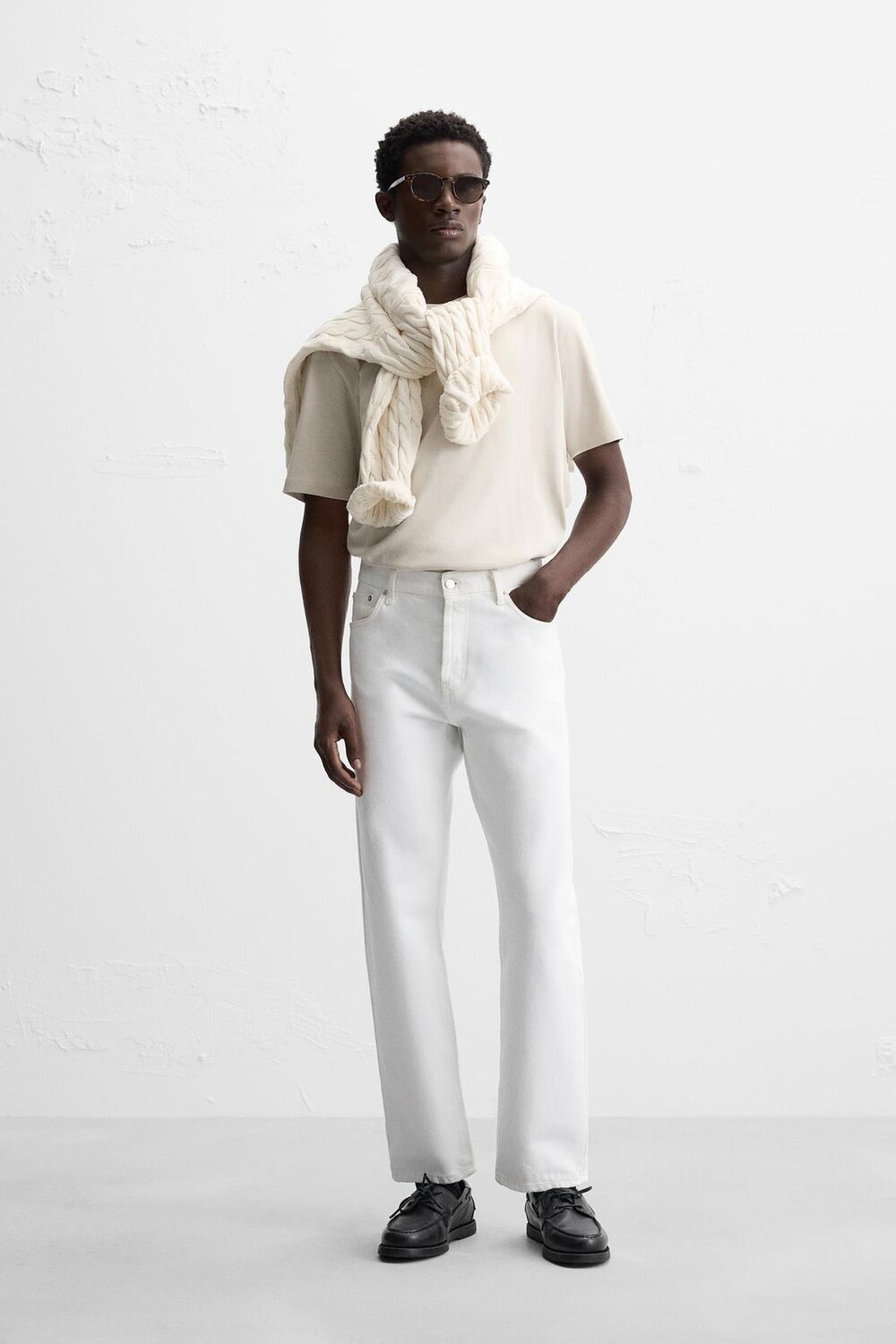 Базовая футболка среднего веса ZARA, цвет Light sand
Базовая футболка среднего веса ZARA, цвет Light sand