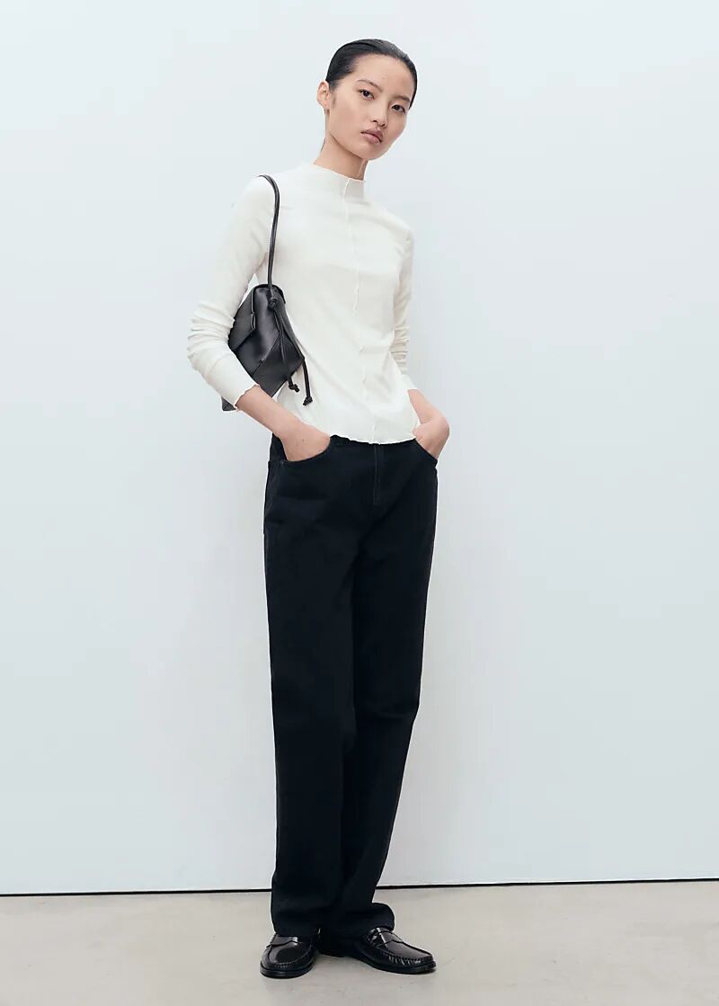 Белый лонгслив Mango с высоким воротом и длинными рукавами
Белый лонгслив Mango с высоким воротом и длинными рукавами