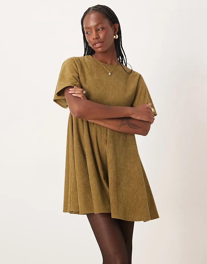 Мини-платье-футболка ASOS DESIGN вельветового цвета с декоративной строчкой
Мини-платье-футболка ASOS DESIGN вельветового цвета с декоративной строчкой