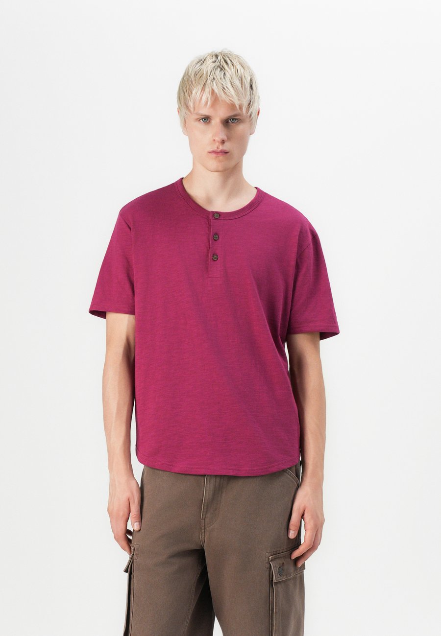 Футболка GAP Basic T-shirt, Beaujolais/Bordeaux
Футболка GAP Basic T-shirt, Beaujolais/Bordeaux