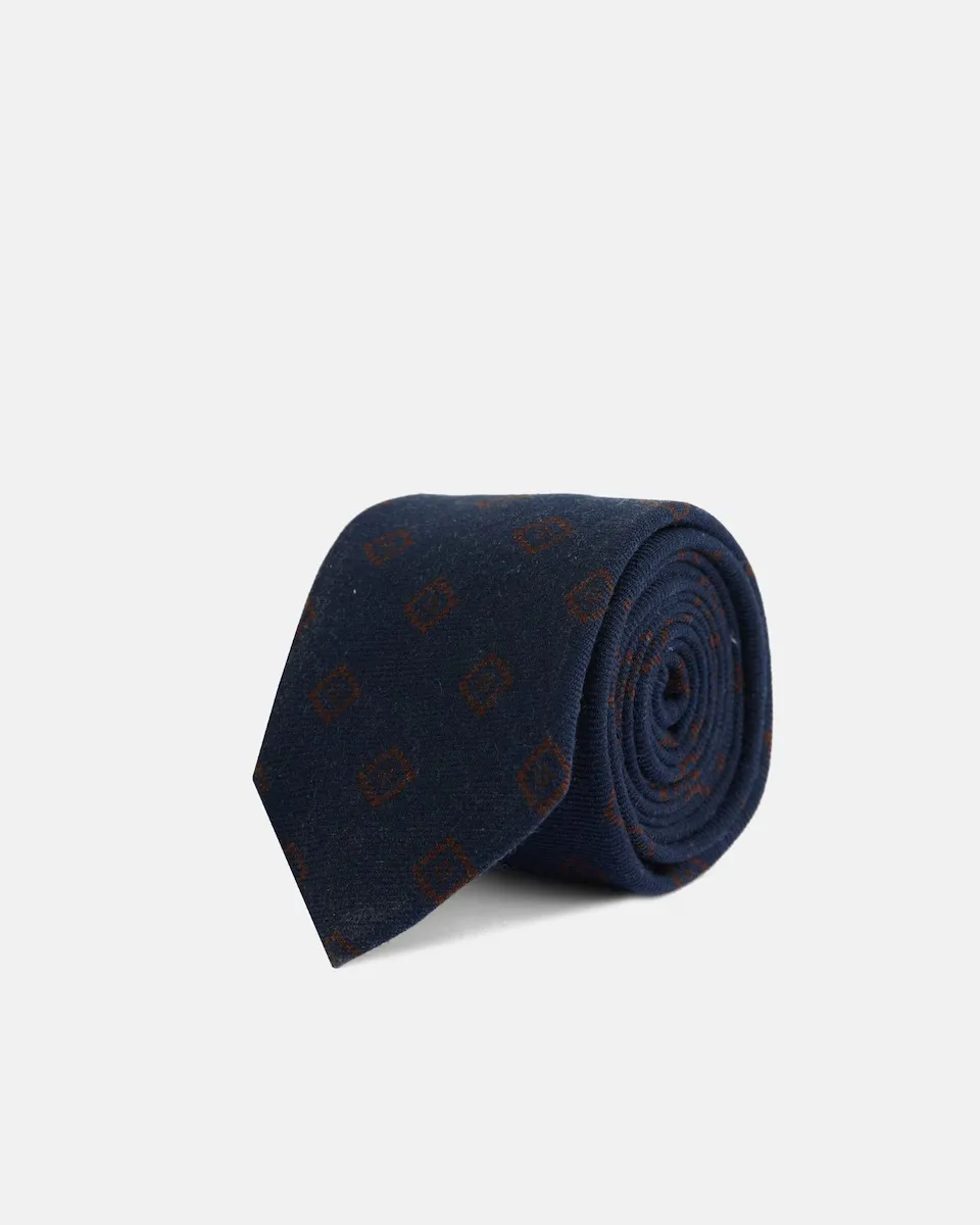 Галстук из темно-синей шерсти с половинным узором Silbon, темно-синий
Галстук из темно-синей шерсти с половинным узором Silbon, темно-синий