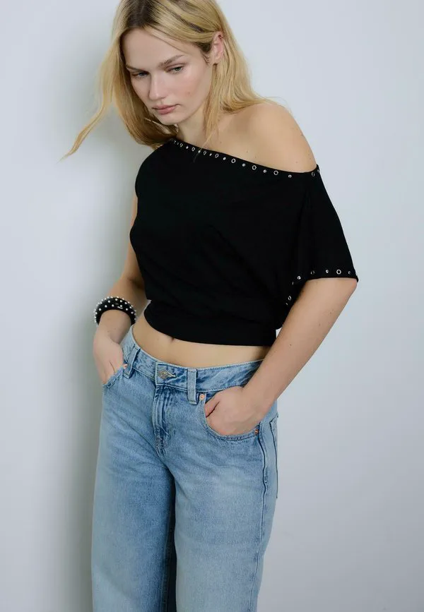 Футболка с асимметричным принтом в виде заклепок Stradivarius, Black, Черный, Футболка с асимметричным принтом в виде заклепок Stradivarius, Black
Футболка с асимметричным принтом в виде заклепок Stradivarius, Black, Черный, Футболка с асимметричным принтом в виде заклепок Stradivarius, Black