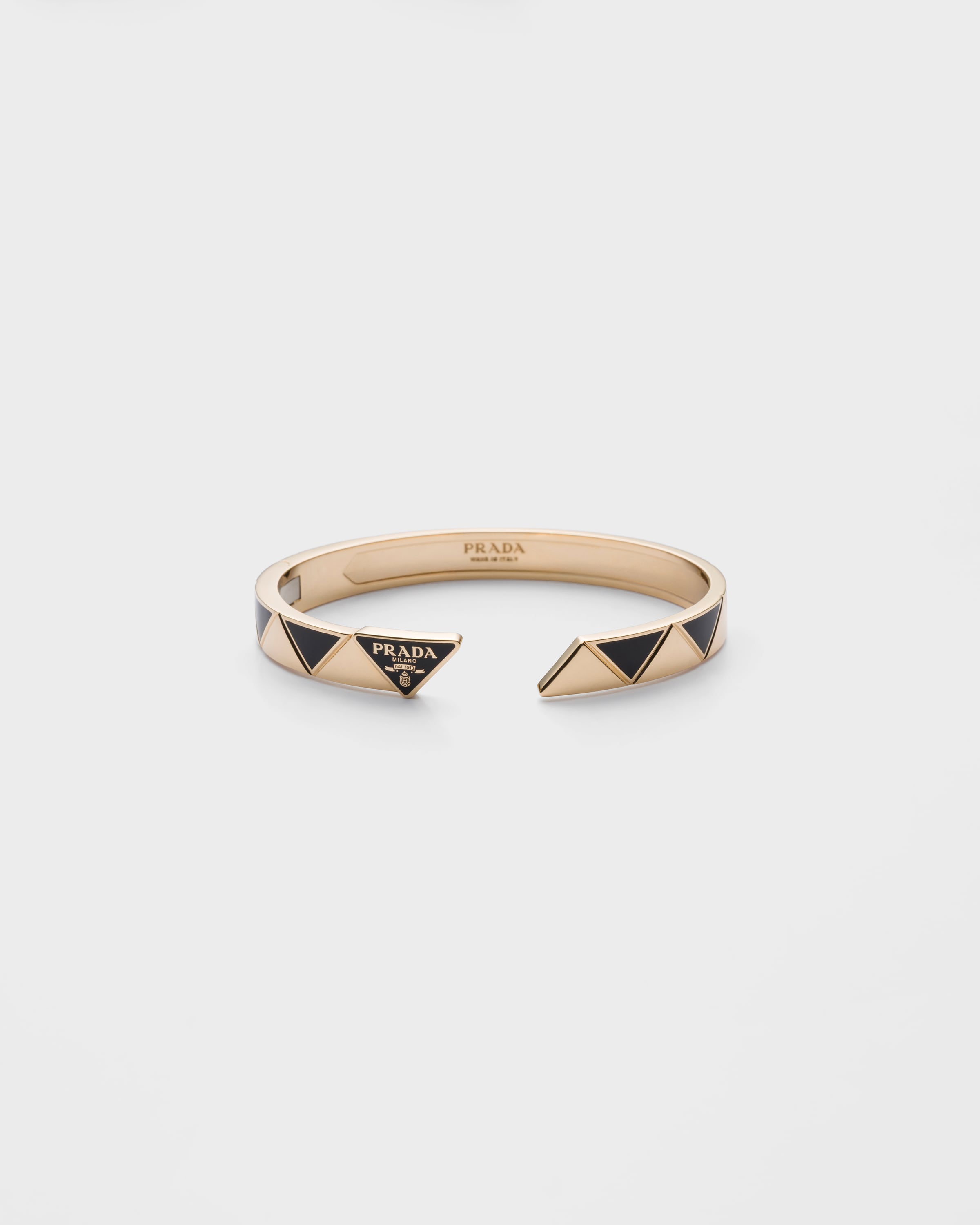 Браслет-кафф Eternal Gold из желтого золота с керамическими элементами Prada, золото/черный
Браслет-кафф Eternal Gold из желтого золота с керамическими элементами Prada, золото/черный