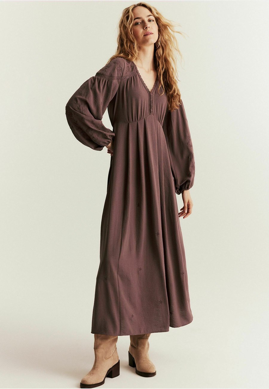 Платье Newbie EMBROIDERED, Wine Red/Dark Red
Платье Newbie EMBROIDERED, Wine Red/Dark Red