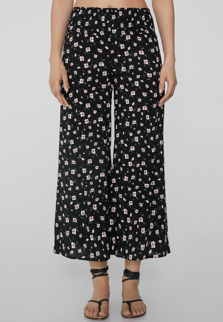 Брюки Tezenis GESMOKTE CROPPED, Black
Брюки Tezenis GESMOKTE CROPPED, Black