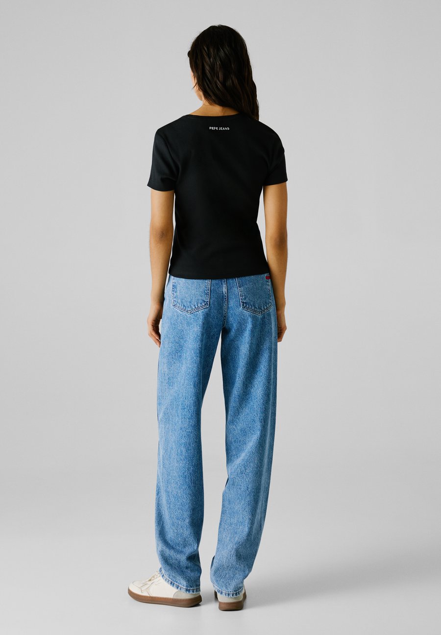 Футболка Red Bull Racing x Pepe Jeans STRETCH RIB TEE, Black, Черный, Футболка Red Bull Racing x Pepe Jeans STRETCH RIB TEE, Black
Футболка Red Bull Racing x Pepe Jeans STRETCH RIB TEE, Black, Черный, Футболка Red Bull Racing x Pepe Jeans STRETCH RIB TEE, Black