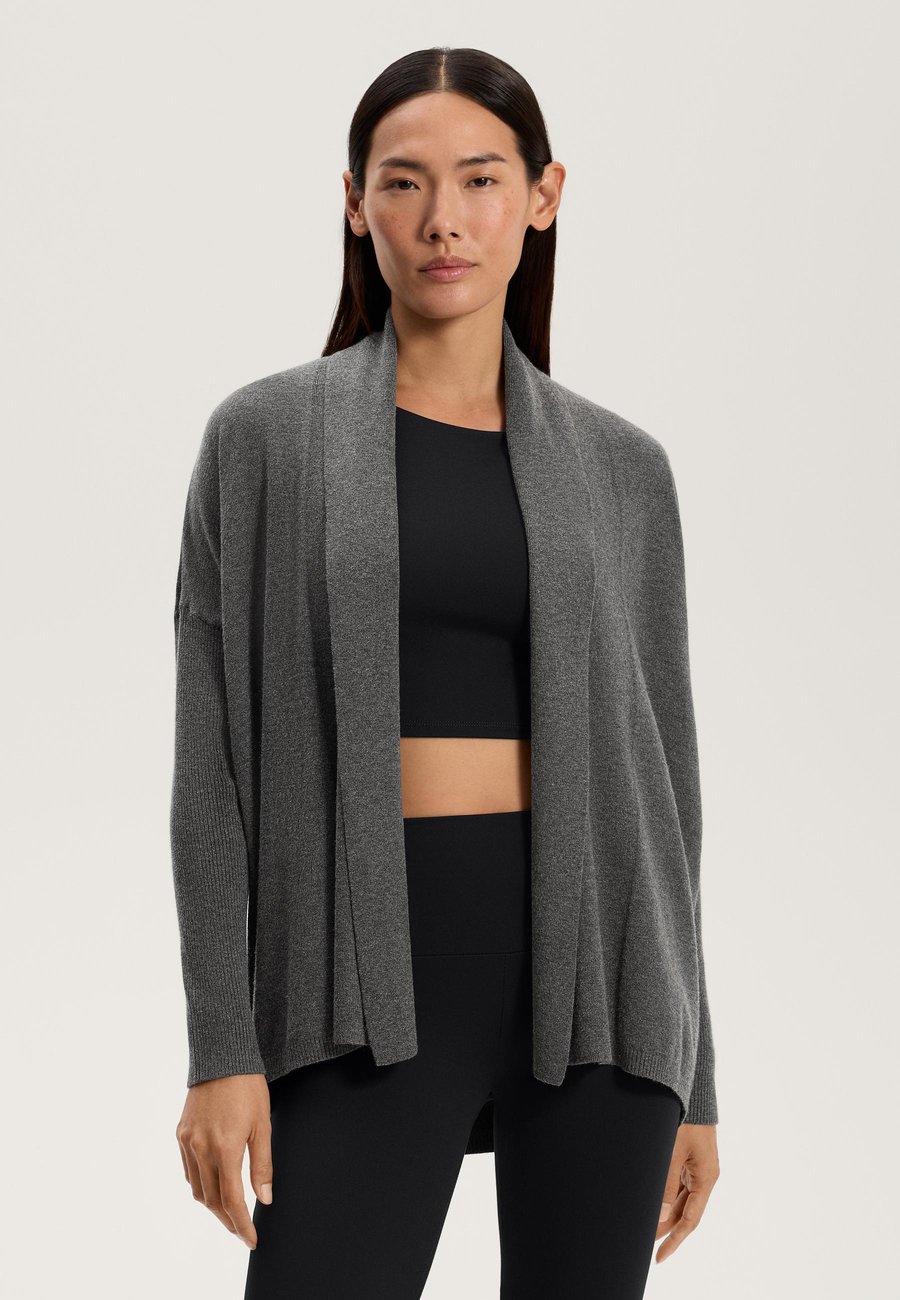 Кардиган OYSHO KNIT WITH RIB DETAILS, Mottled Grey
Кардиган OYSHO KNIT WITH RIB DETAILS, Mottled Grey
