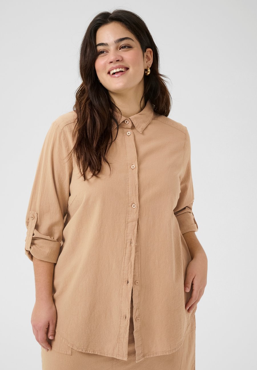 Блуза Kaffe Curve Button-down blouse, Classic Sand/Sand
Блуза Kaffe Curve Button-down blouse, Classic Sand/Sand