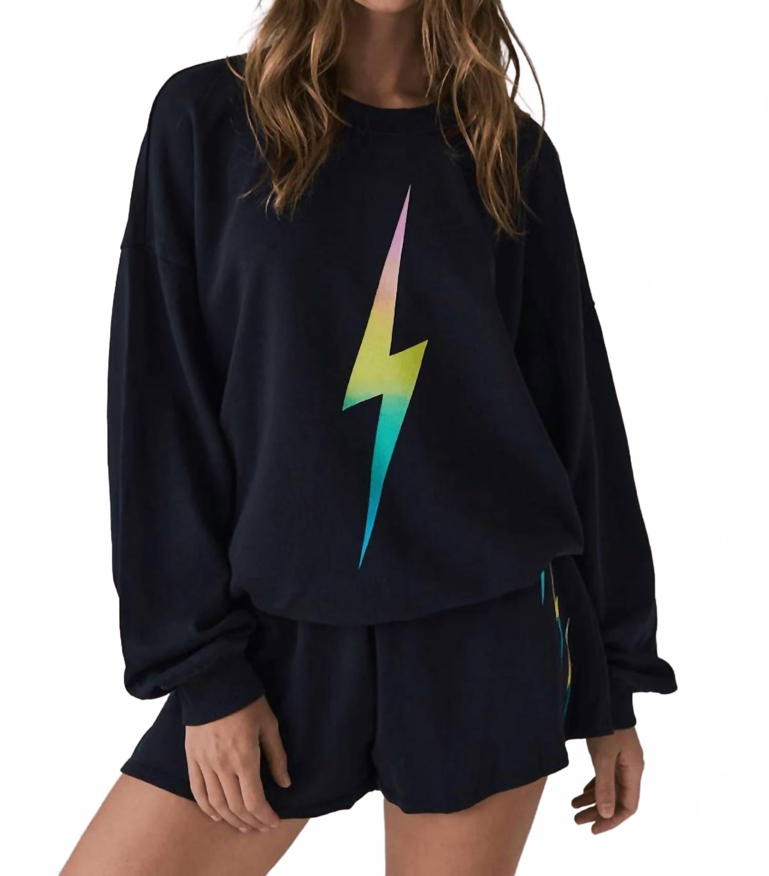 Черный свитер с радужным градиентом Chaser 
Черный свитер с радужным градиентом Chaser