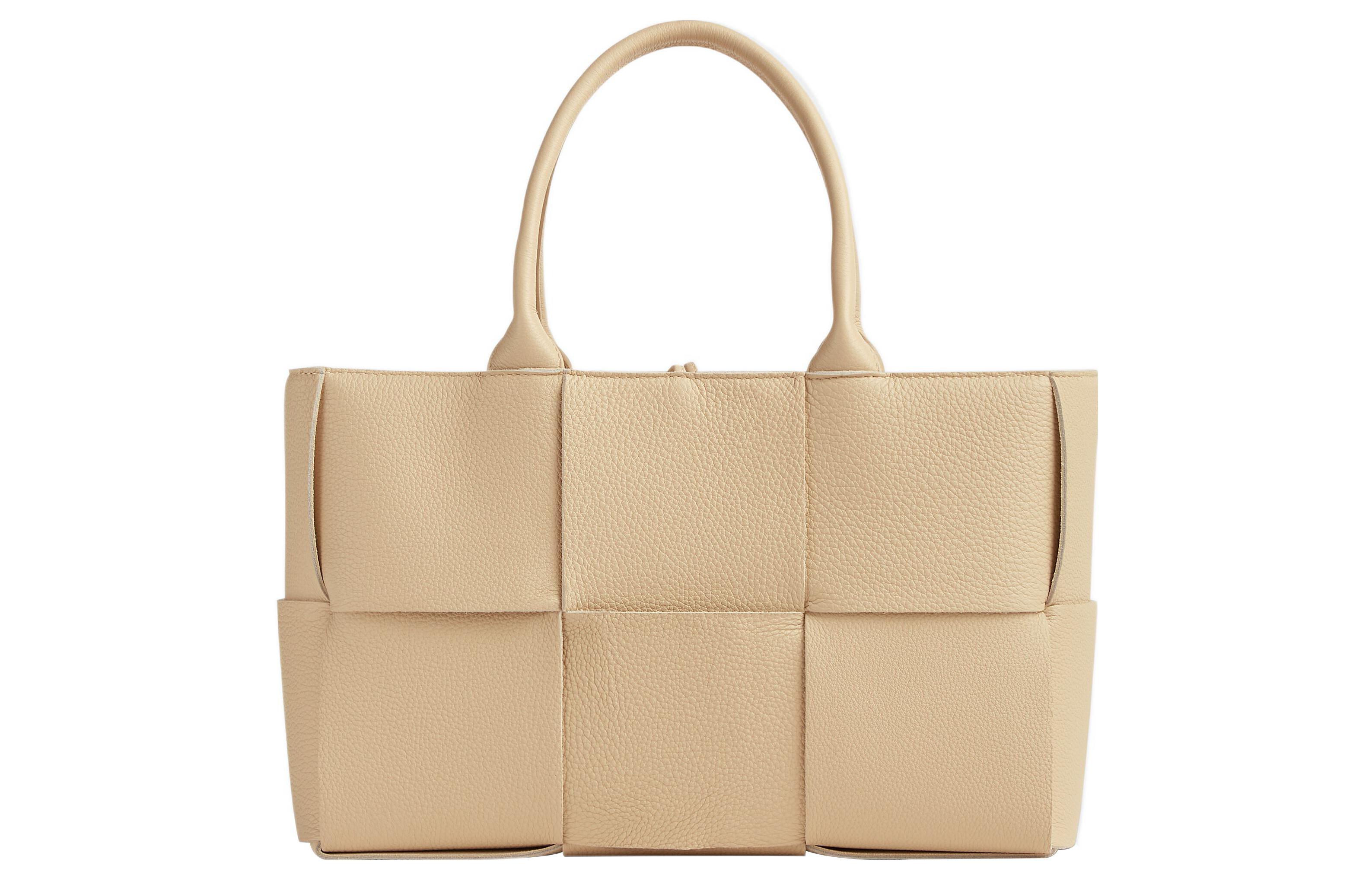 ARCO Сумка-тоут из телячьей кожи, Маленькая Женская Наплечная Сумка Через Плечо Миндаль Bottega Veneta
ARCO Сумка-тоут из телячьей кожи, Маленькая Женская Наплечная Сумка Через Плечо Миндаль Bottega Veneta