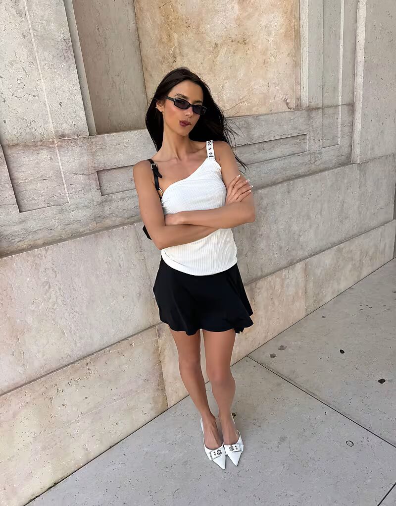 Юбка-шорты Labelrail x Barbara Ines черного цвета
Юбка-шорты Labelrail x Barbara Ines черного цвета