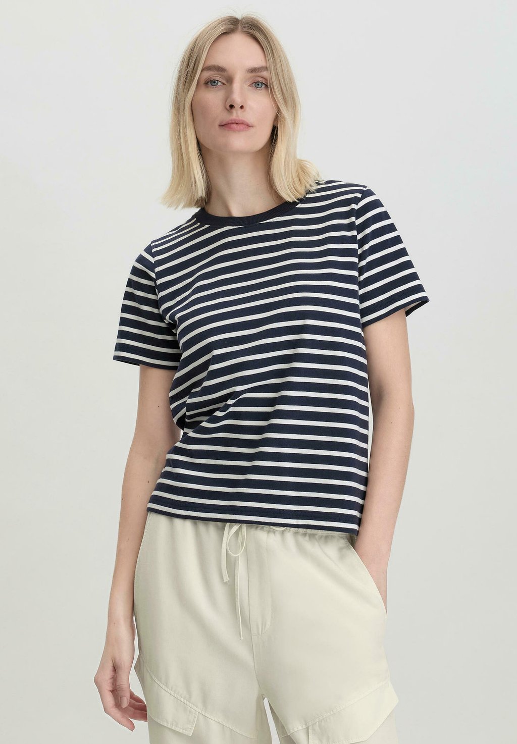 Футболка с принтом hessnatur, синий
Футболка с принтом hessnatur, синий