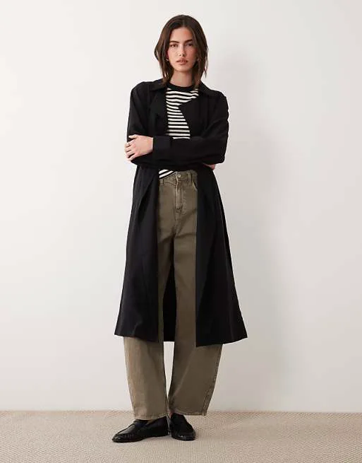 Черный мягкий длинный плащ ASOS DESIGN
Черный мягкий длинный плащ ASOS DESIGN