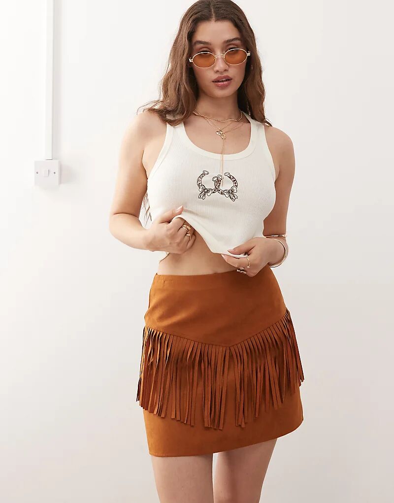 Фестивальная мини-юбка Miss Selfridge из замши цвета загара
Фестивальная мини-юбка Miss Selfridge из замши цвета загара