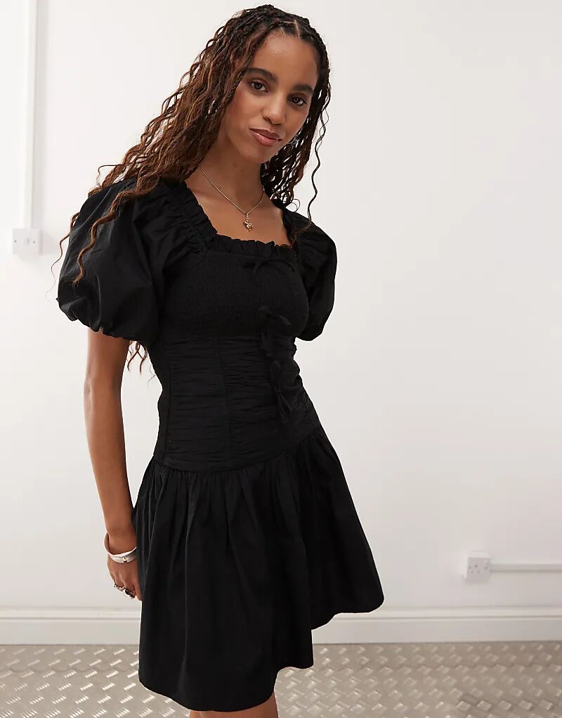 Мини-платье COLLUSION со шнуровкой и рукавами-буфами черного цвета
Мини-платье COLLUSION со шнуровкой и рукавами-буфами черного цвета