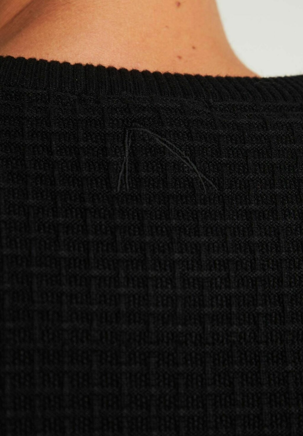 Джемпер RICO CHASIN', черный
Джемпер RICO CHASIN', черный