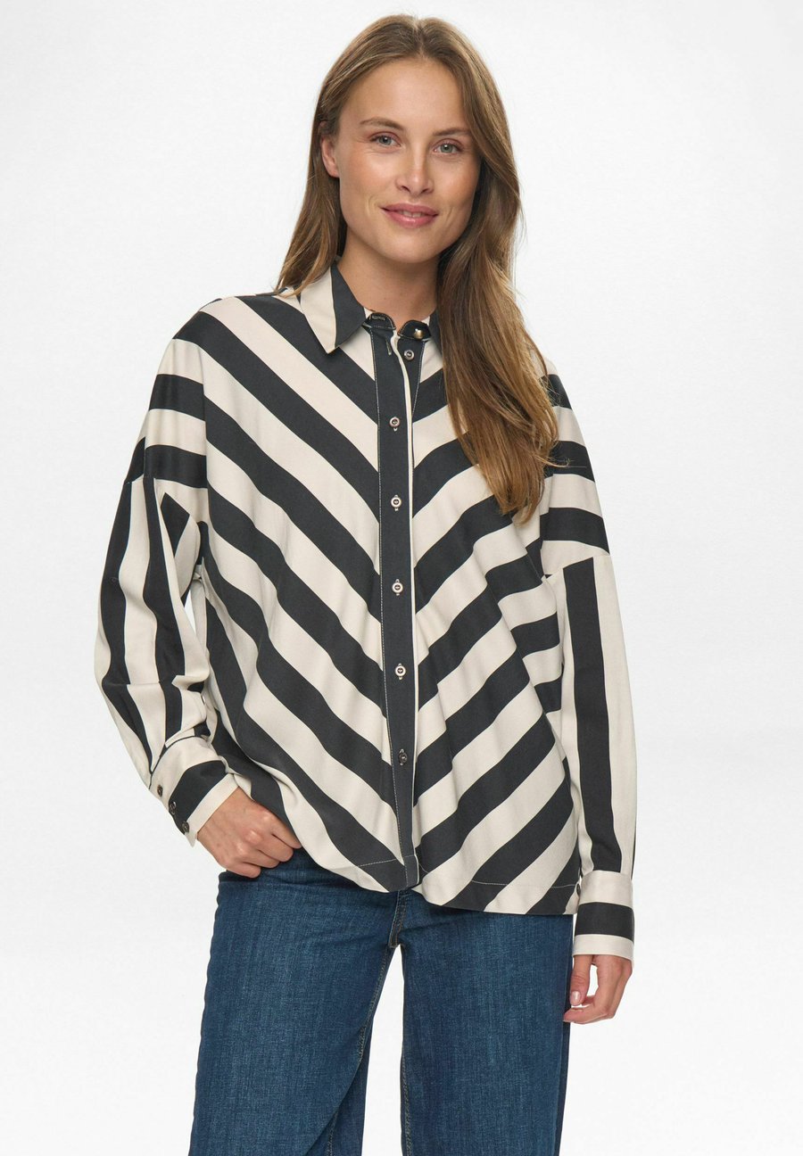 Блуза Nümph Button-down blouse, Caviar/Black
Блуза Nümph Button-down blouse, Caviar/Black