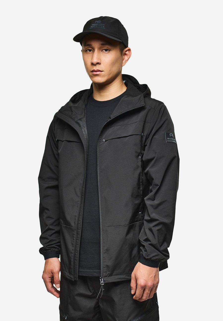 Куртка Weekend Offender ÜBERGANGS GUADALAJARA WINDBREAKER, Black
Куртка Weekend Offender ÜBERGANGS GUADALAJARA WINDBREAKER, Black
