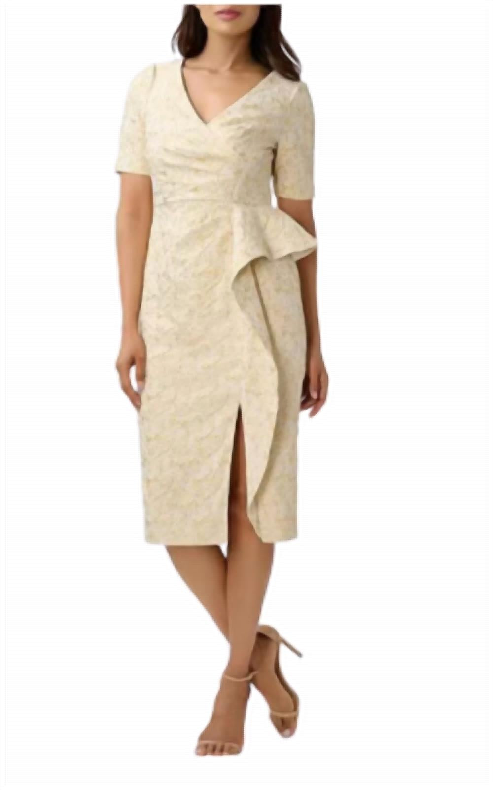 Платье-футляр с V-образным вырезом в светло-золотом цвете Aidan Mattox
Платье-футляр с V-образным вырезом в светло-золотом цвете Aidan Mattox