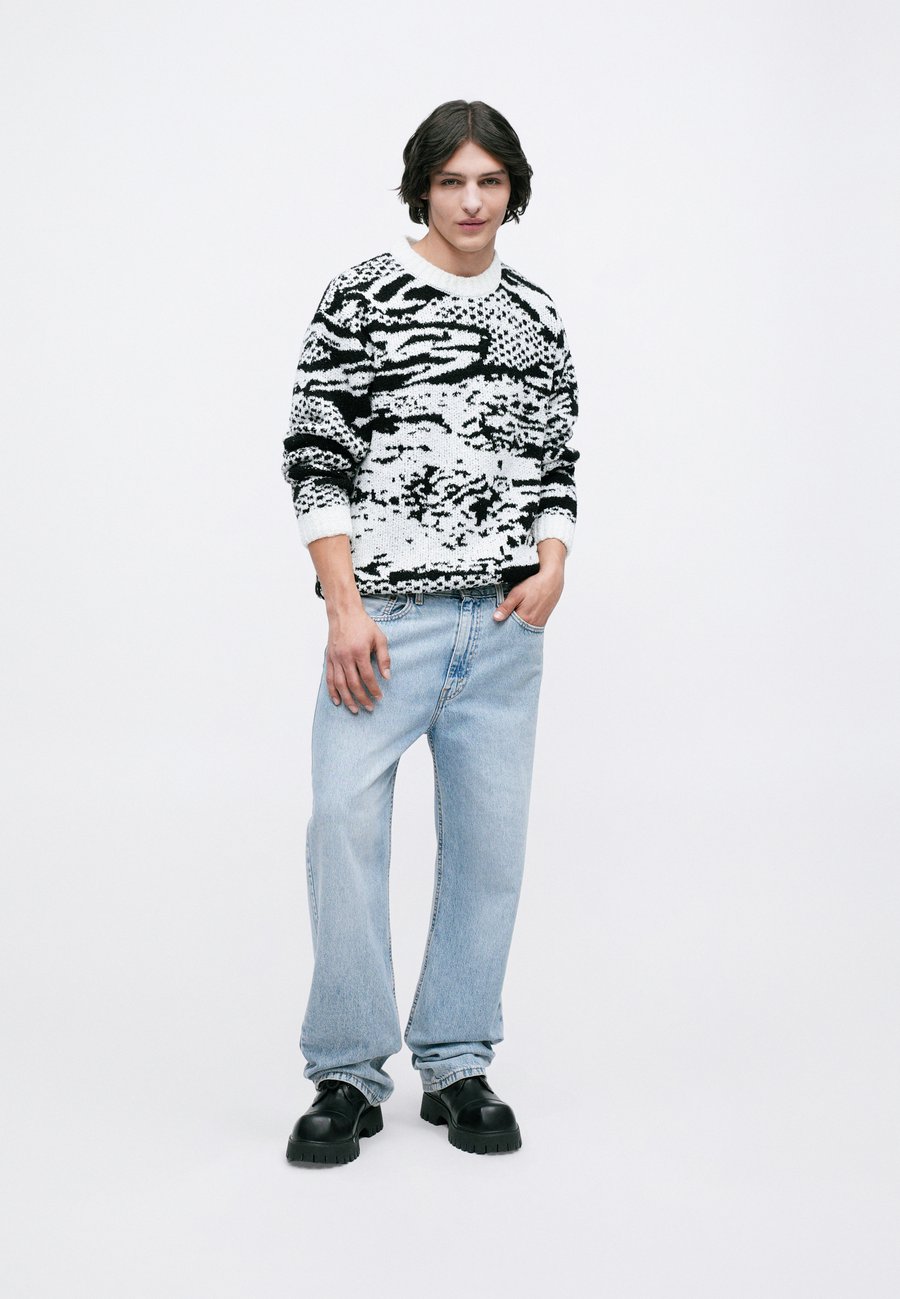 Джемпер Edwin PANKU SWEATER UNISEX, White/Black/White
Джемпер Edwin PANKU SWEATER UNISEX, White/Black/White