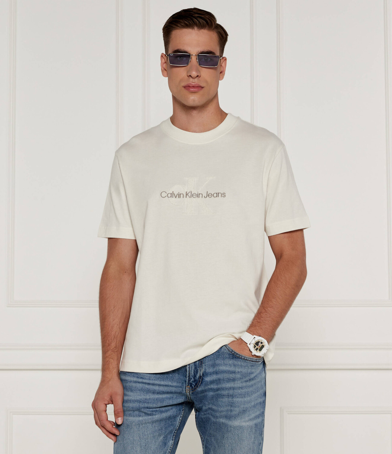 Футболка CALVIN KLEIN JEANS CHENILLE Regular Fit, экрю
Футболка CALVIN KLEIN JEANS CHENILLE Regular Fit, экрю