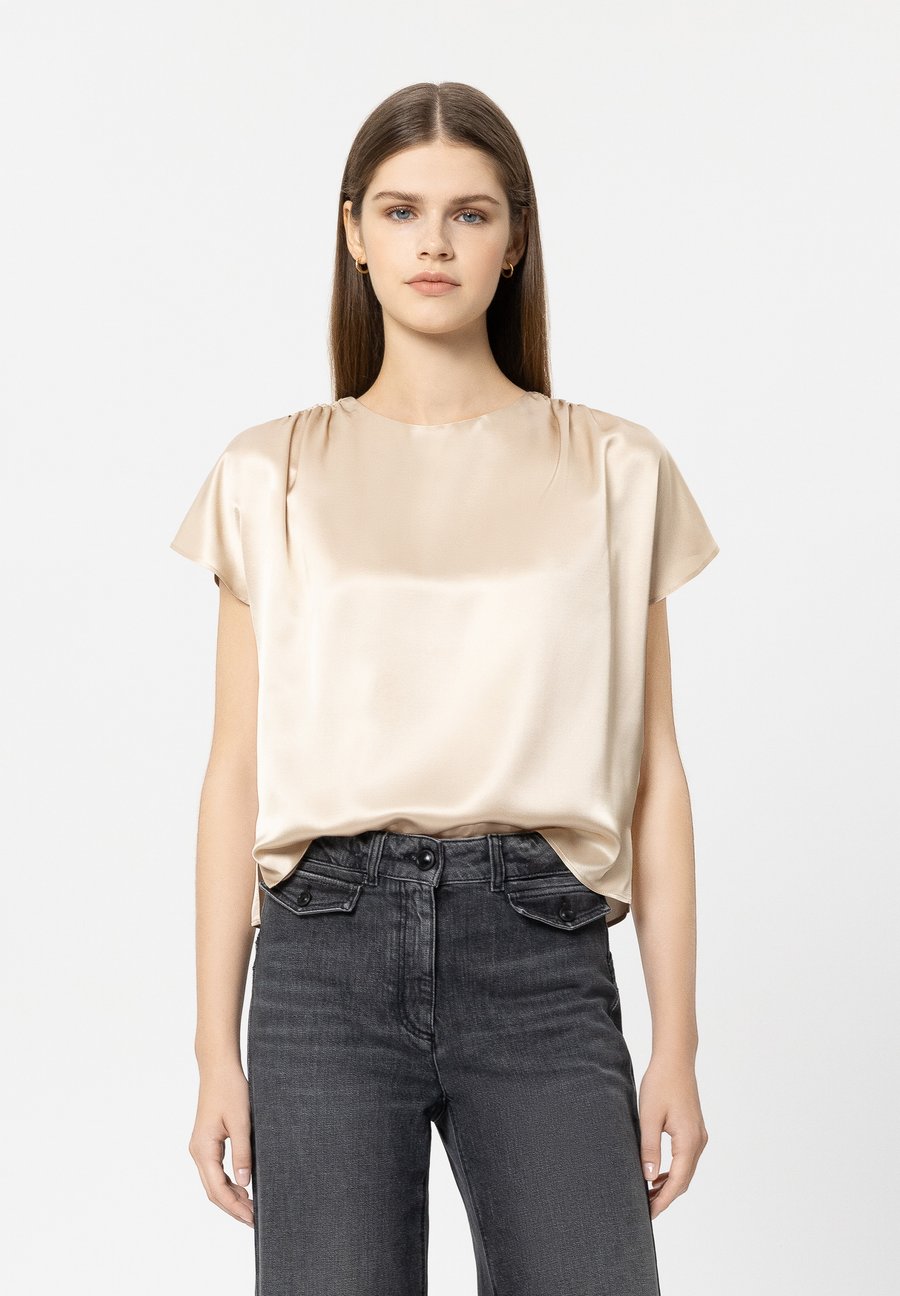 Блуза Luisa Cerano Blouse, Soft Camel/Camel
Блуза Luisa Cerano Blouse, Soft Camel/Camel