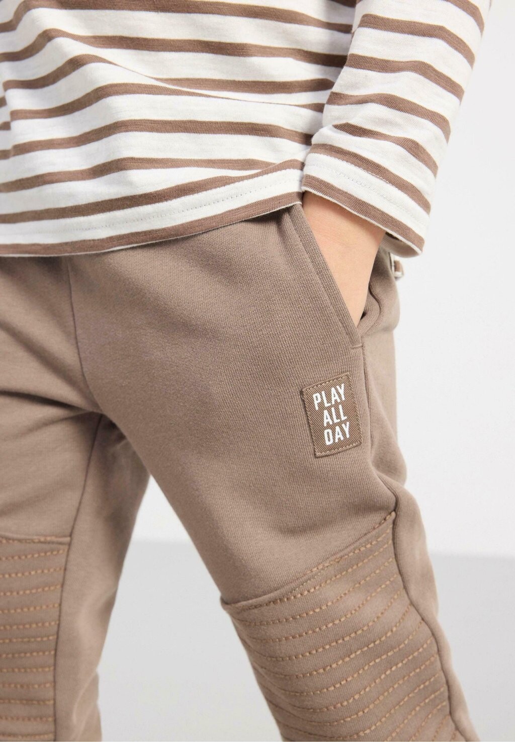 Спортивные штаны JOGGERS REINFORCED KNEES Lindex, темно-зеленый
Спортивные штаны JOGGERS REINFORCED KNEES Lindex, темно-зеленый