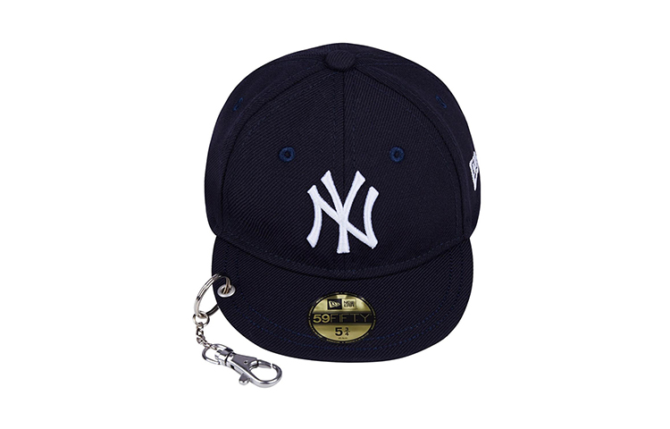 New Era Нейлоновая кепка с мини-кошельком для ключей унисекс черная
New Era Нейлоновая кепка с мини-кошельком для ключей унисекс черная