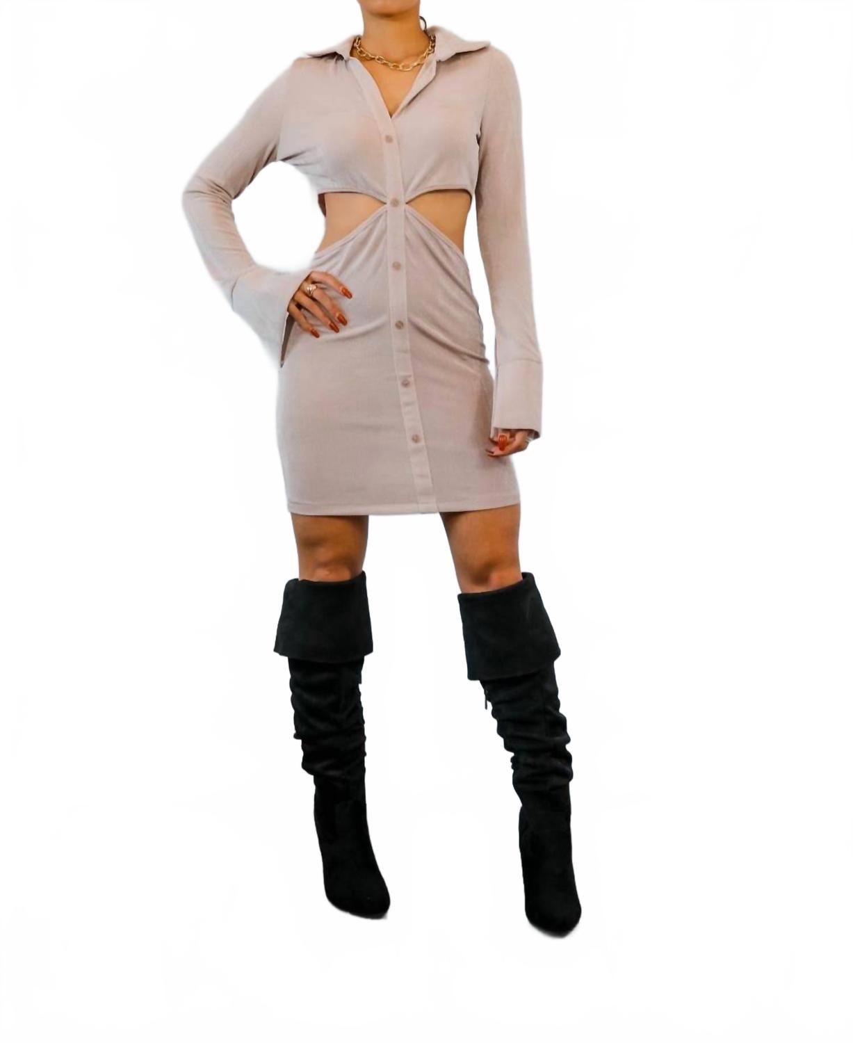 Шелковистое платье на пуговицах с вырезом на талии, кремового цвета Surelymine, кремовый
Шелковистое платье на пуговицах с вырезом на талии, кремового цвета Surelymine, кремовый