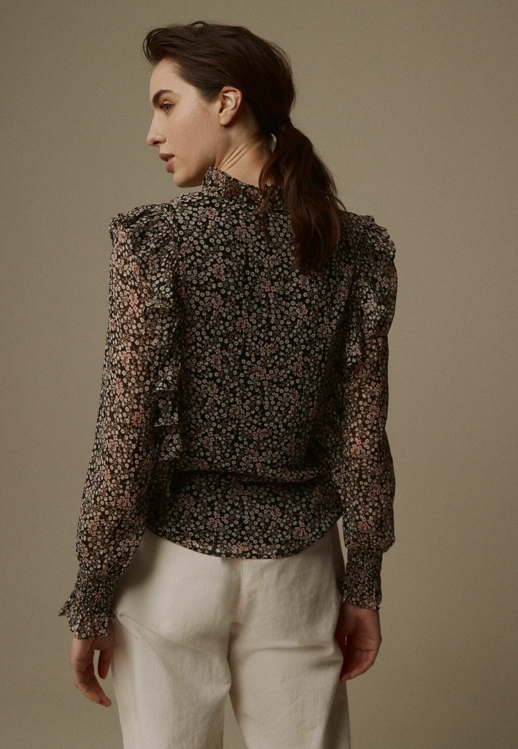 Блуза MORSTON DITSY FRILL REGULAR FIT Laura Ashley, черный
Блуза MORSTON DITSY FRILL REGULAR FIT Laura Ashley, черный