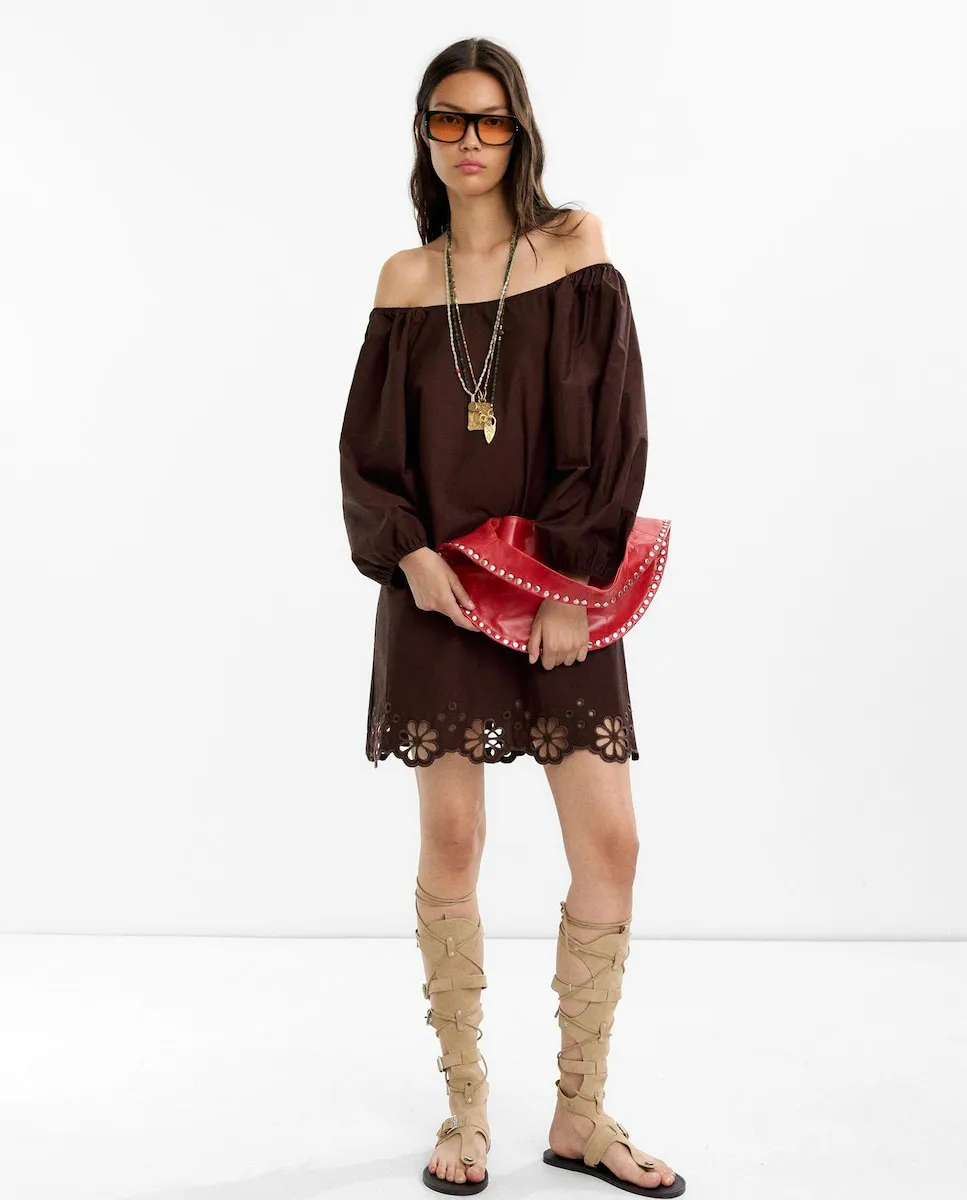 Платье из 100% хлопка с открытыми плечами и перфорацией внизу Parfois, темно-коричневый
Платье из 100% хлопка с открытыми плечами и перфорацией внизу Parfois, темно-коричневый