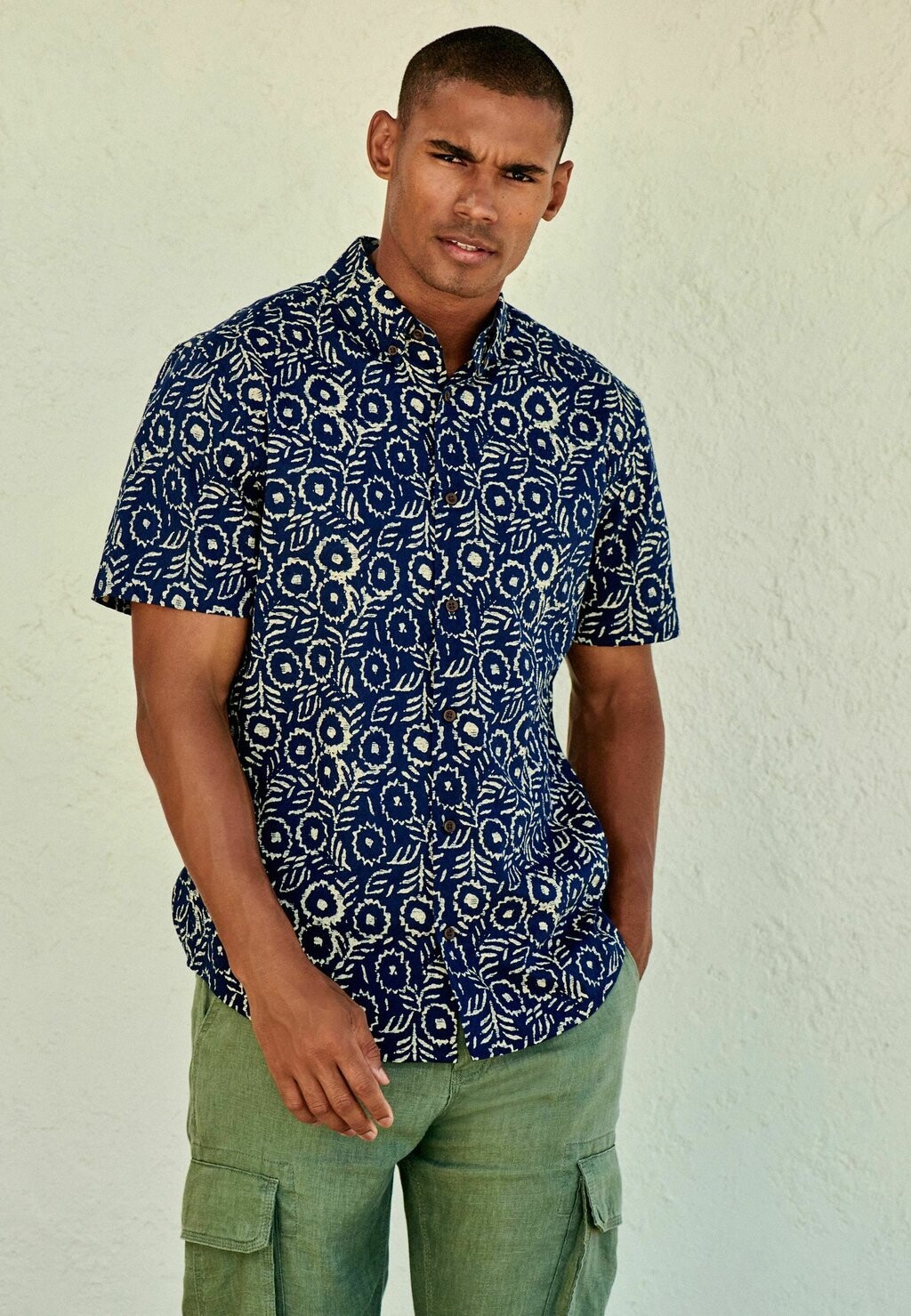 Рубашка GEO PRINTED SHORT SLEEVE SHIRT Next, цвет navy blue 
Рубашка GEO PRINTED SHORT SLEEVE SHIRT Next, цвет navy blue