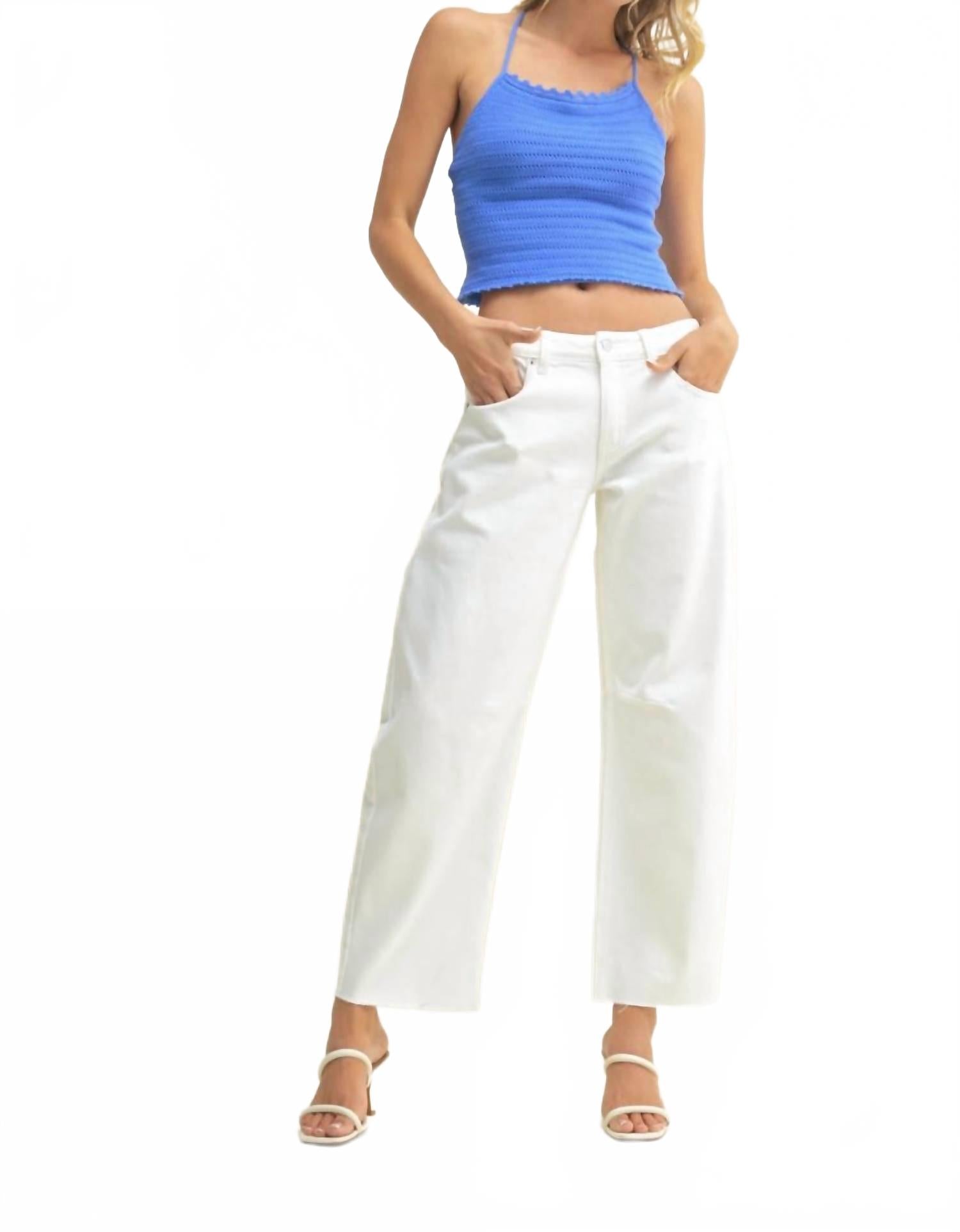 Белые бочкообразные джинсы средней посадки JUST BLACK DENIM
Белые бочкообразные джинсы средней посадки JUST BLACK DENIM