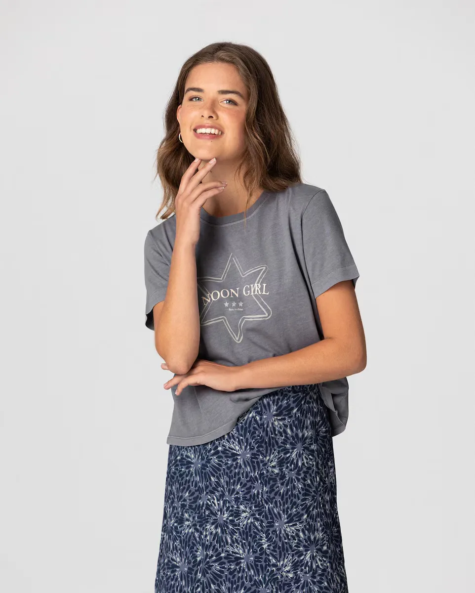 Женская футболка с коротким рукавом и логотипом Noon, темно-серый
Женская футболка с коротким рукавом и логотипом Noon, темно-серый