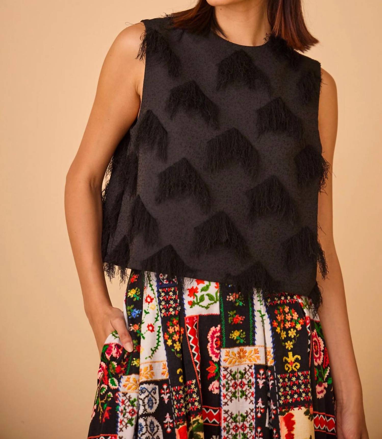 Топ Manning с черной бахромой Hunter Bell, Black Fringe
Топ Manning с черной бахромой Hunter Bell, Black Fringe