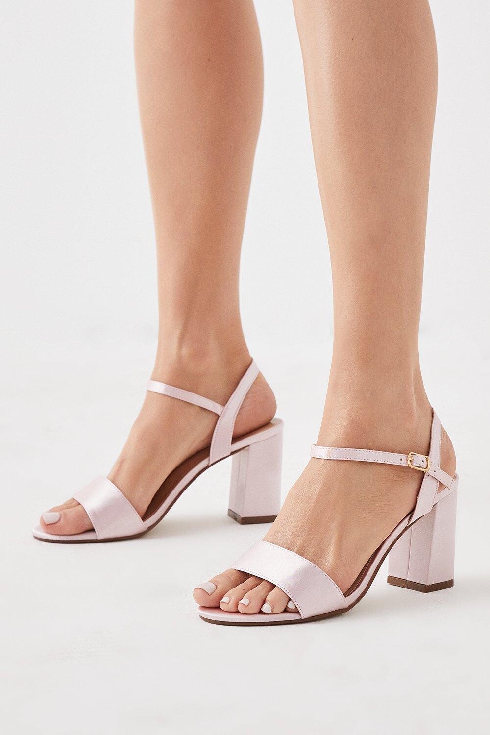 Широкие атласные босоножки на блочном каблуке с завитками Dorothy Perkins, розовый
Широкие атласные босоножки на блочном каблуке с завитками Dorothy Perkins, розовый
