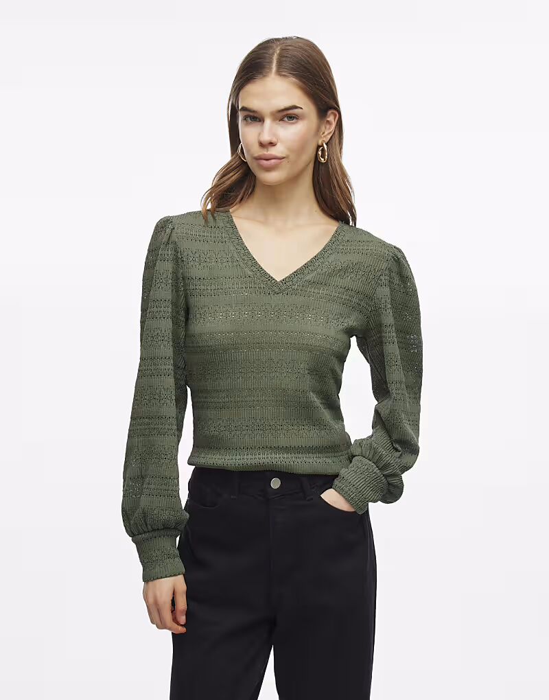 Вила Топ с длинными рукавами в лавровом венке Vila 
Вила Топ с длинными рукавами в лавровом венке Vila