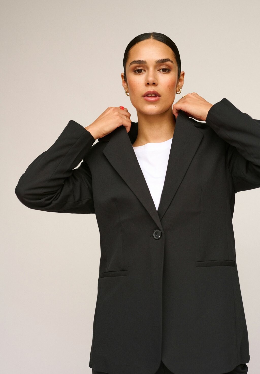 Блейзер Kaffe САКУРА, цвет black deep
Блейзер Kaffe САКУРА, цвет black deep