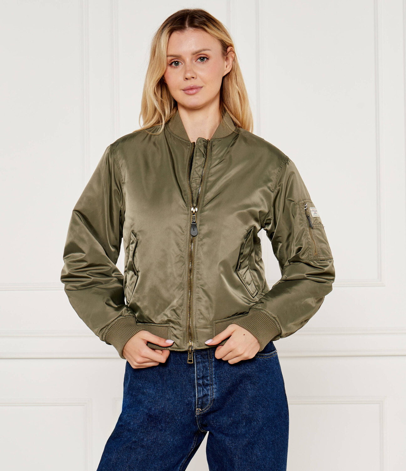 Куртка Guess Jeans Regular Fit, цвет cachi
Куртка Guess Jeans Regular Fit, цвет cachi