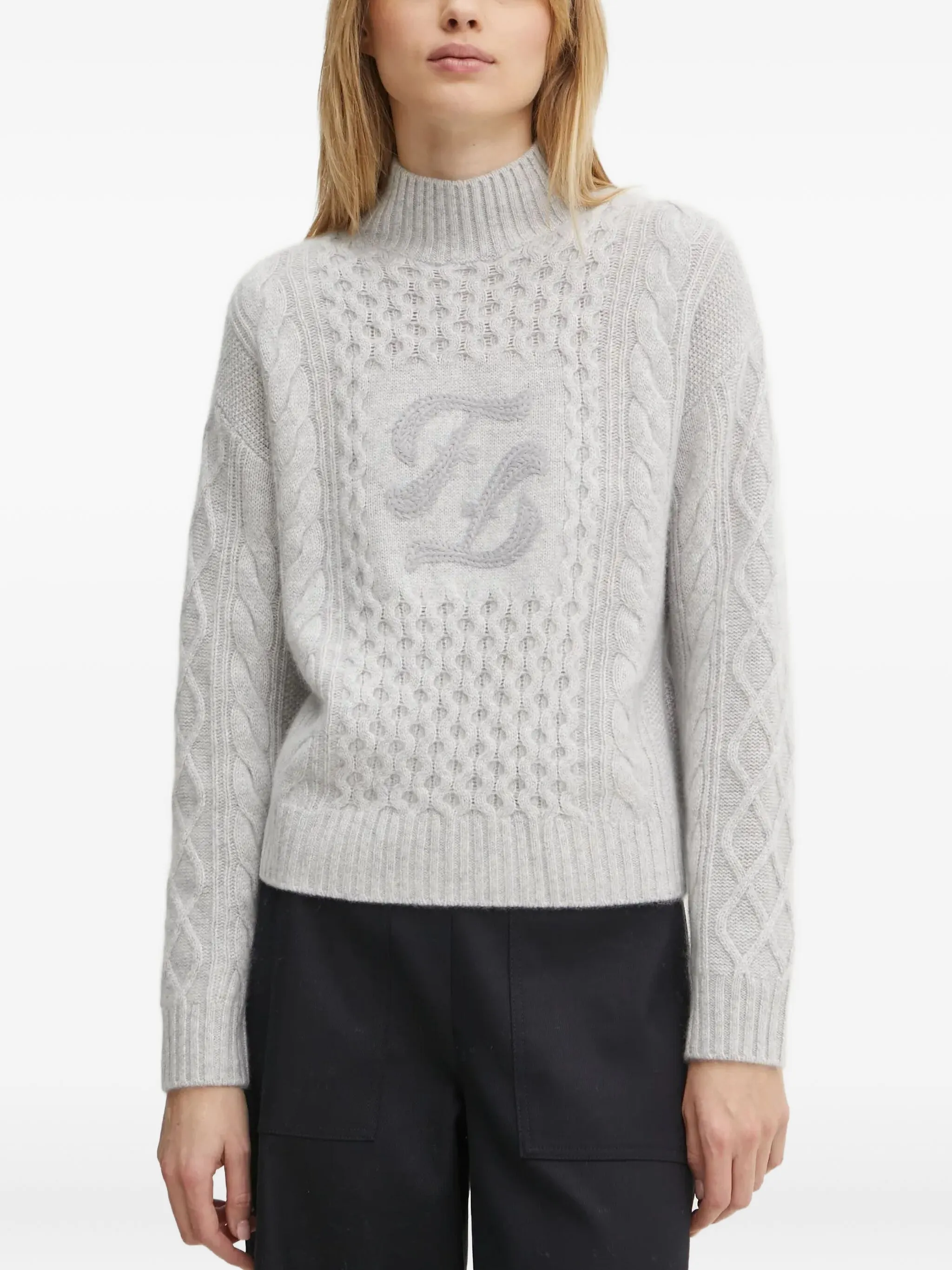 Свитер с аппликацией с логотипом, связанный канатом From Future, серый
Свитер с аппликацией с логотипом, связанный канатом From Future, серый