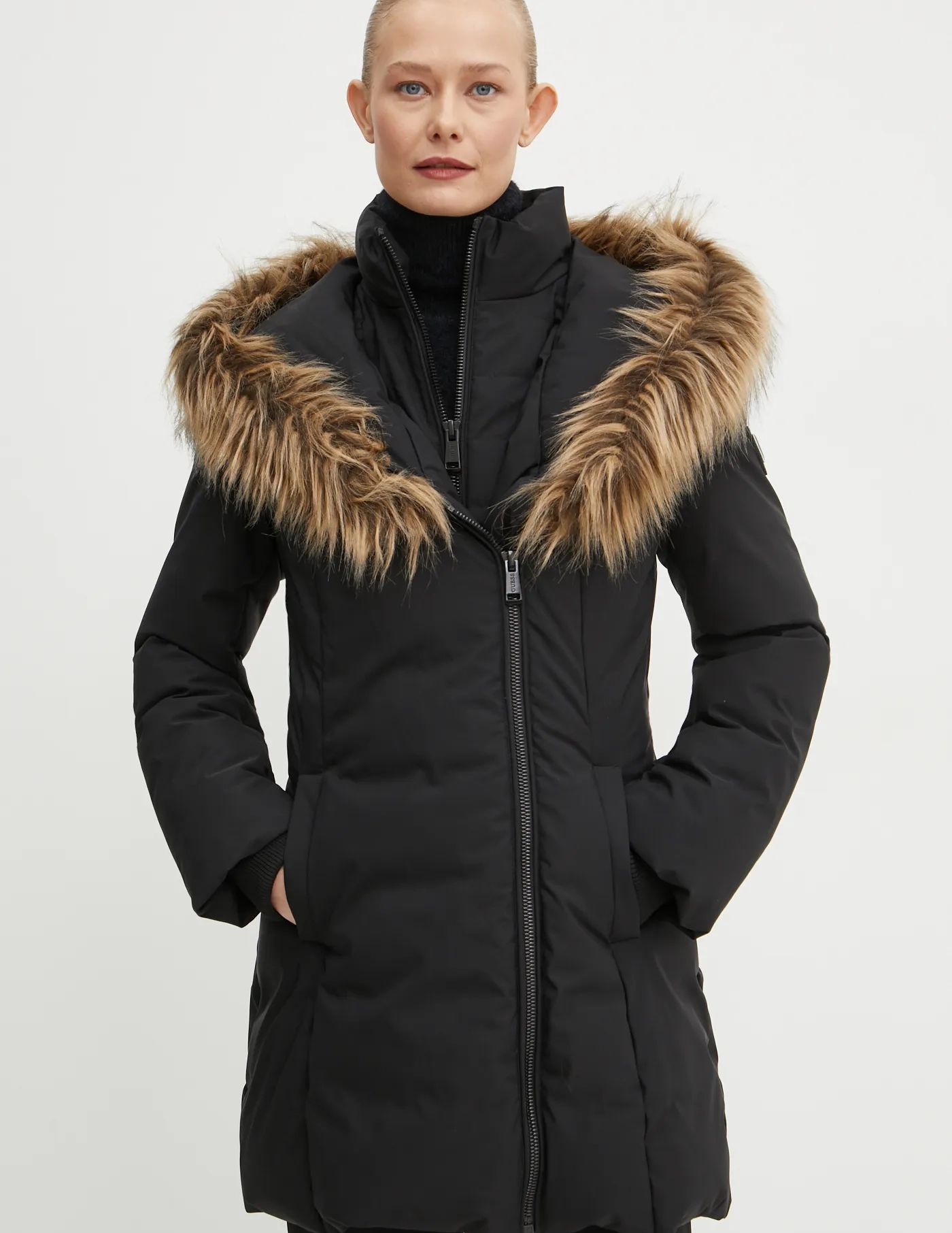 СИЛЬВИЯ куртка Guess, черный
СИЛЬВИЯ куртка Guess, черный