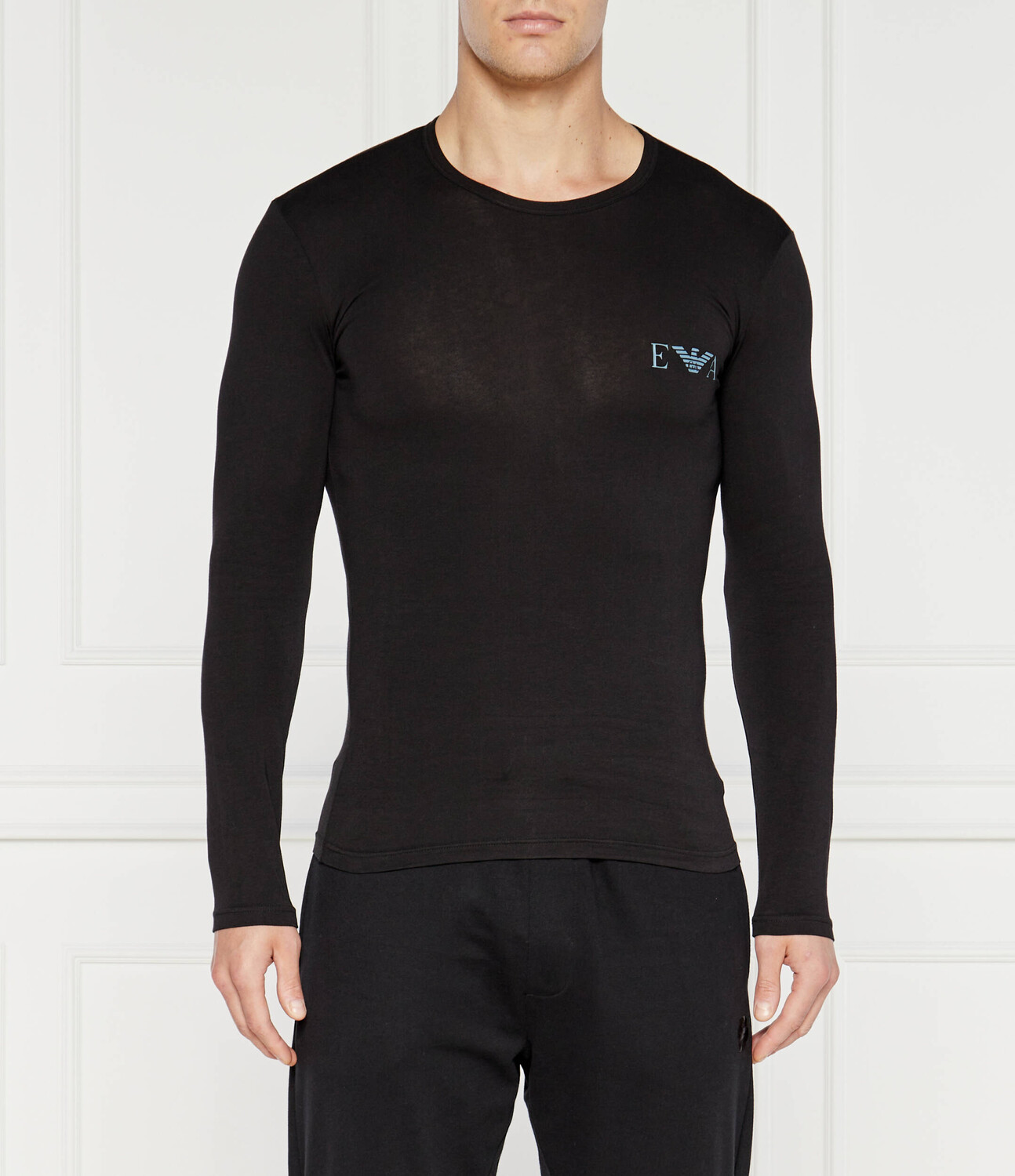 Лонгслив Emporio Armani Slim Fit, черный
Лонгслив Emporio Armani Slim Fit, черный