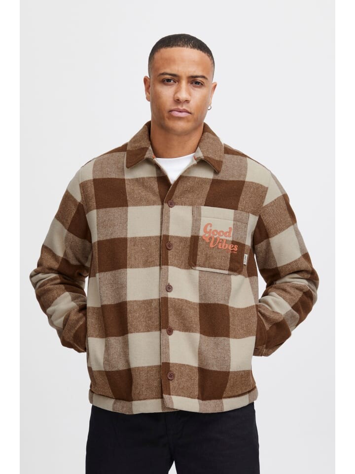 Переходная куртка BLEND Kurzjacke Outerwear 20716182 Karierte Hemdjacke mit Brust-Stickerei, коричневый
Переходная куртка BLEND Kurzjacke Outerwear 20716182 Karierte Hemdjacke mit Brust-Stickerei, коричневый