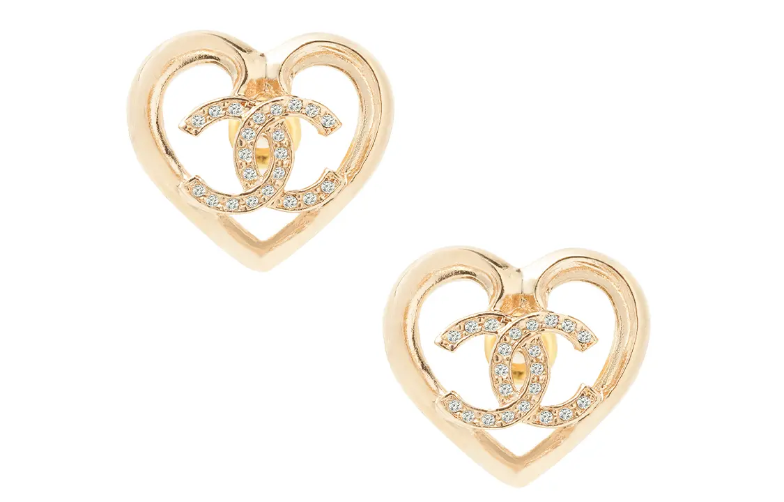 Серьги-гвоздики Crystal Cc Logo Heart ABA103 CHANEL, светло-золотой
Серьги-гвоздики Crystal Cc Logo Heart ABA103 CHANEL, светло-золотой