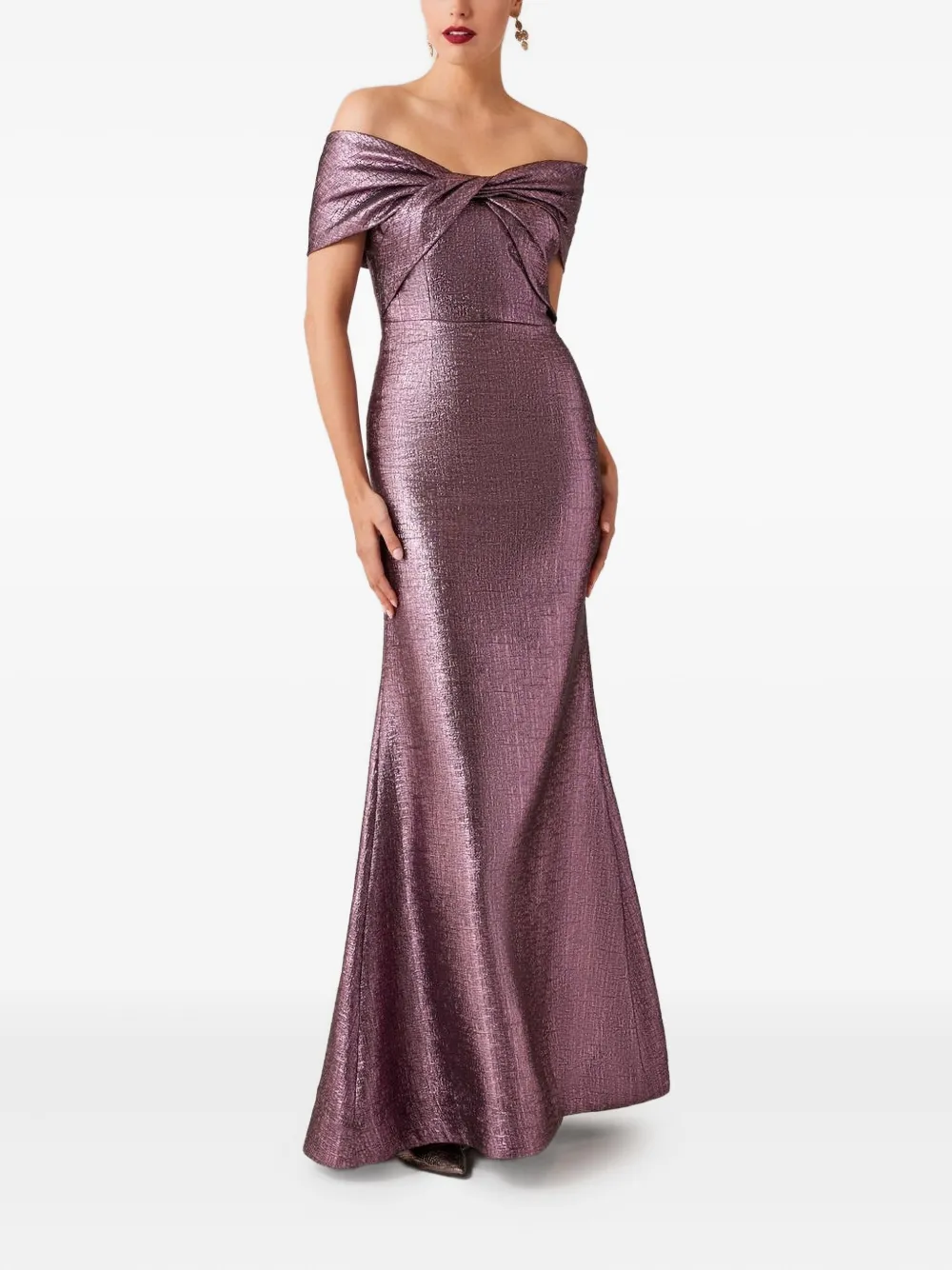 Платье с открытыми плечами и закрученным спереди лифом Teri Jon, фиолетовый
Платье с открытыми плечами и закрученным спереди лифом Teri Jon, фиолетовый