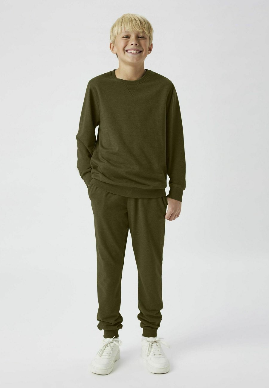 Толстовка TWO SOON GLATTE, Winter Moss/Dark Green
Толстовка TWO SOON GLATTE, Winter Moss/Dark Green