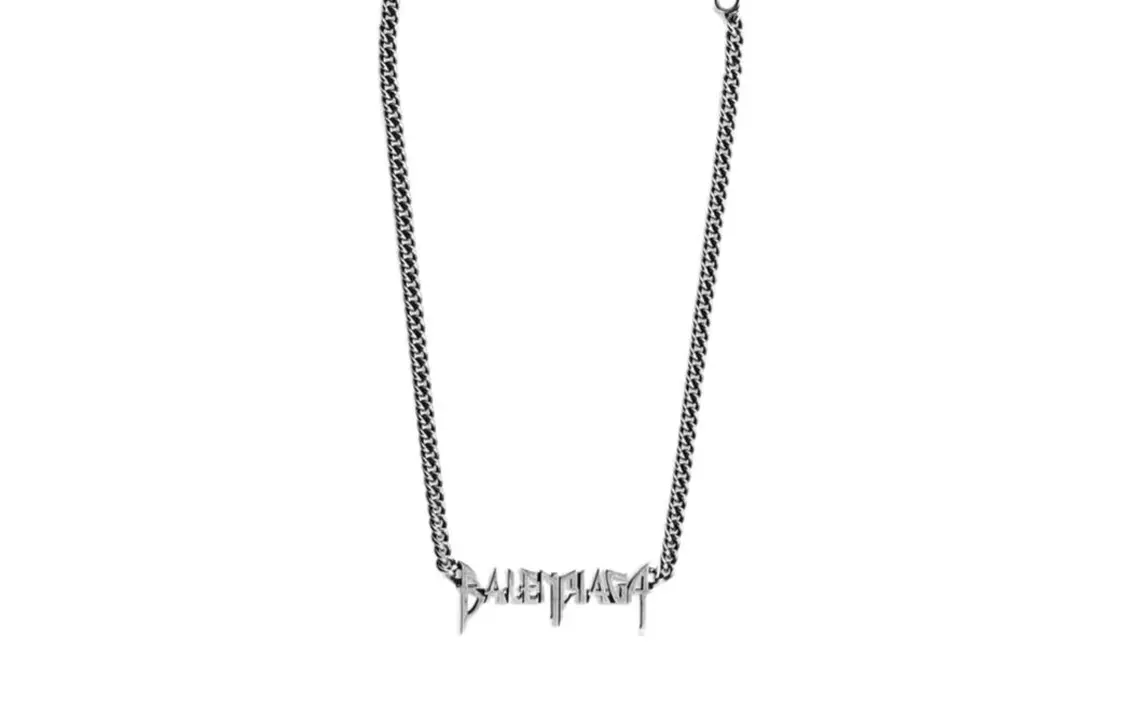 Типо металлическая цепочка на шею Balenciaga
Типо металлическая цепочка на шею Balenciaga