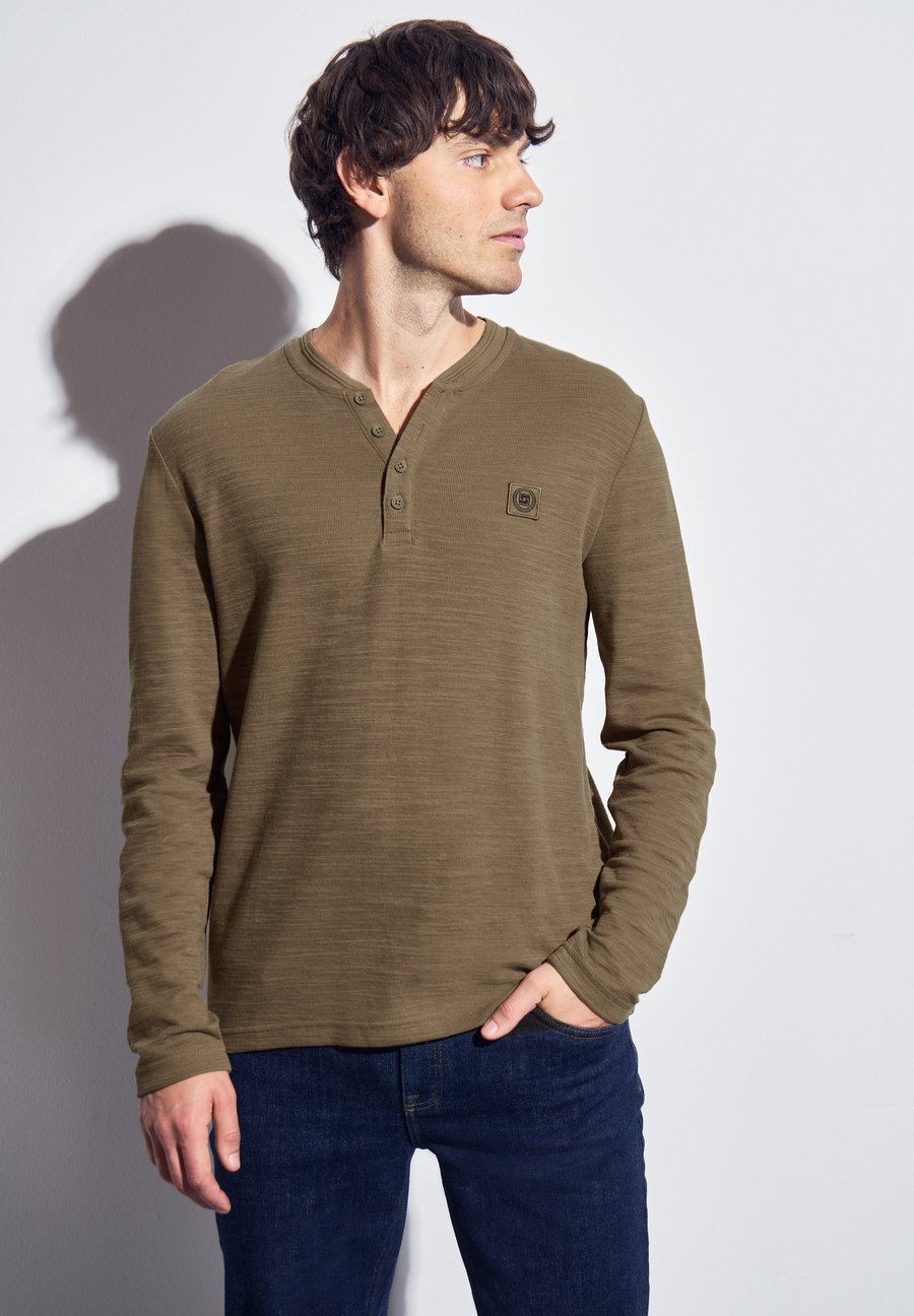 Топ Street One MEN SOFTES SLUB , Braun/Taupe
Топ Street One MEN SOFTES SLUB , Braun/Taupe