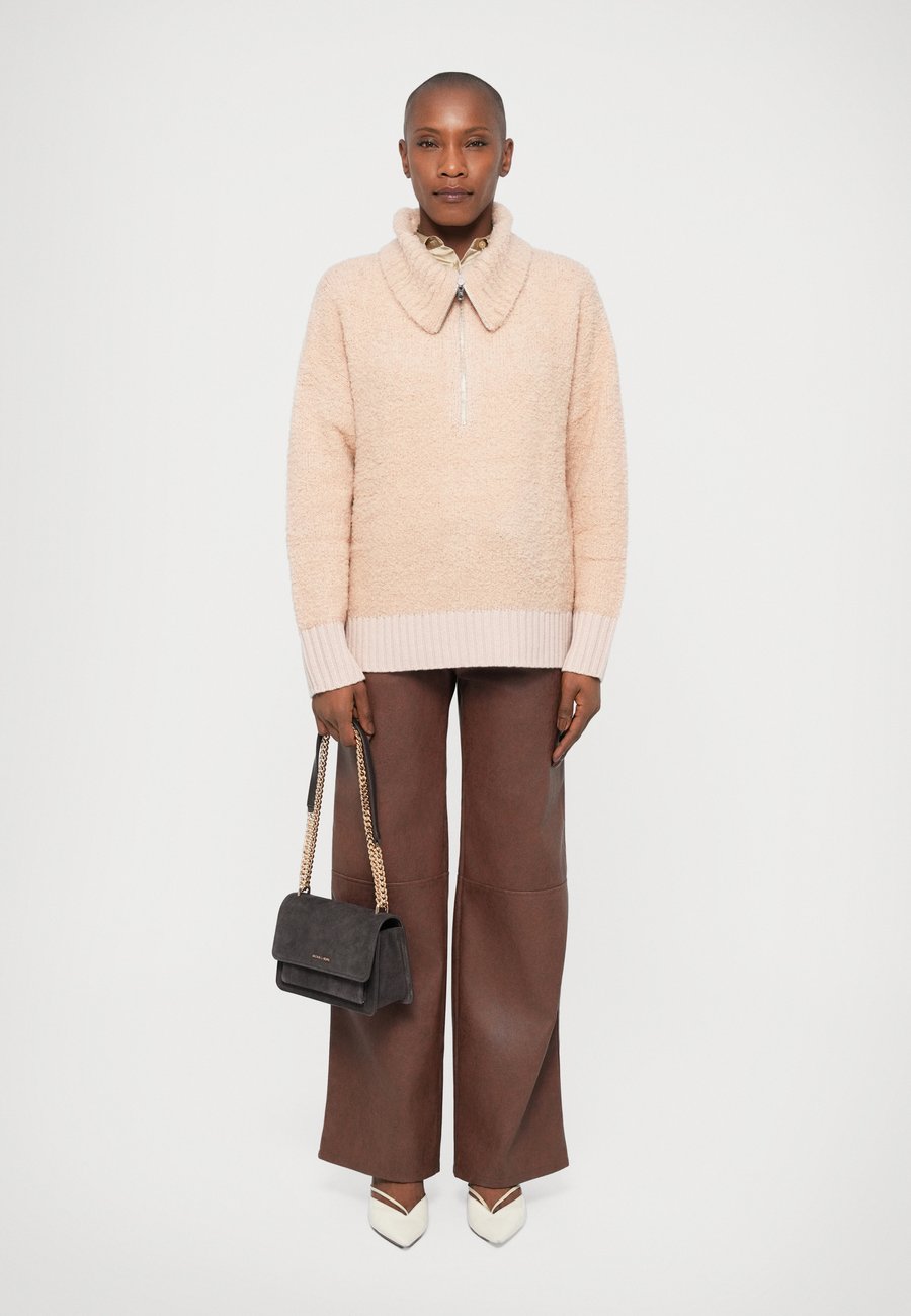 Сумка кросс-боди MICHAEL Michael Kors CLAIRE , Chocolate/Brown
Сумка кросс-боди MICHAEL Michael Kors CLAIRE , Chocolate/Brown