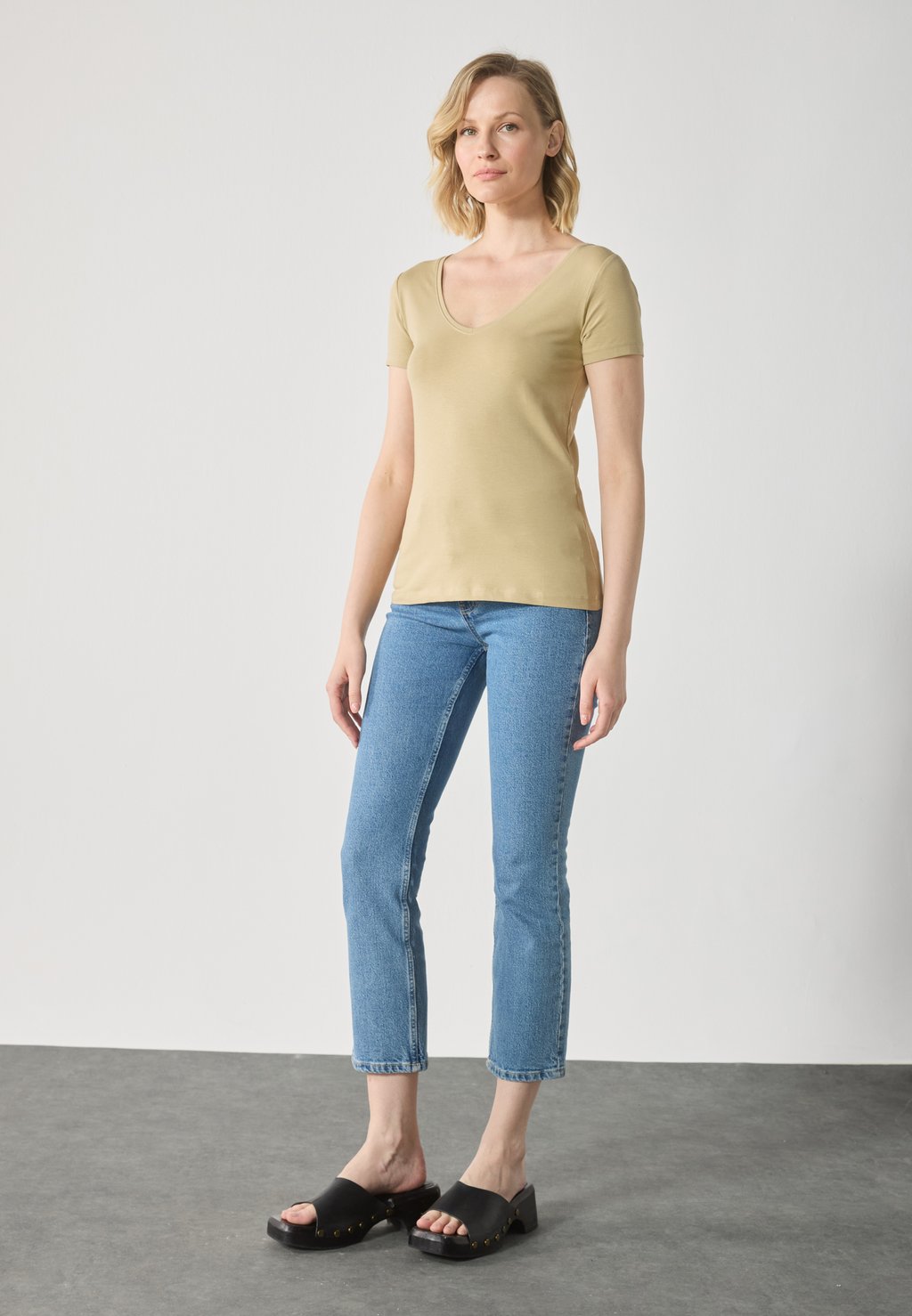 Базовая футболка 3 PACK Anna Field, белый
Базовая футболка 3 PACK Anna Field, белый